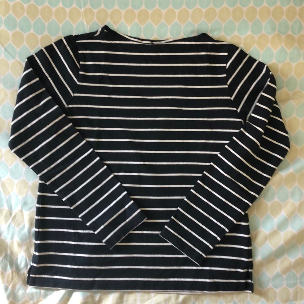 ‼️3/$15‼️  Uniqlo Black and White Strip Knit Top